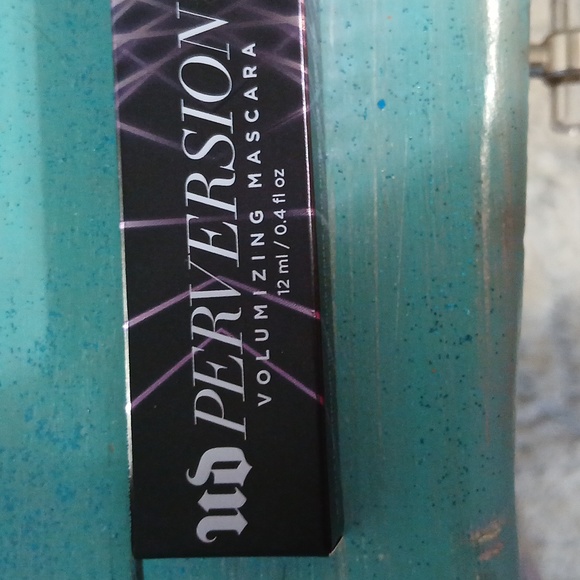 3/$30 NIB Urban Decay Perversion Volumizing Mascara - Picture 4 of 6